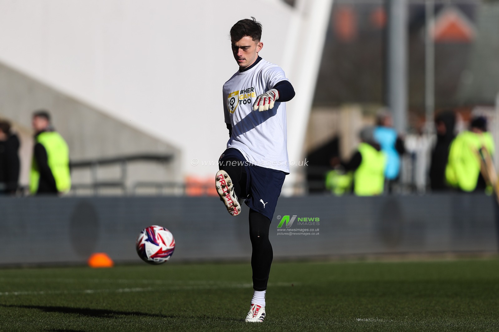 Harry Tyrer of Blackpool during the pre-game warm up ahead of the Sky Bet League 1 match Blackpool vs Crawley Town at Bloomfield Road, Blackpool, United Kingdom, 22nd February 2025

(Photo by Gareth Evans/News Images)