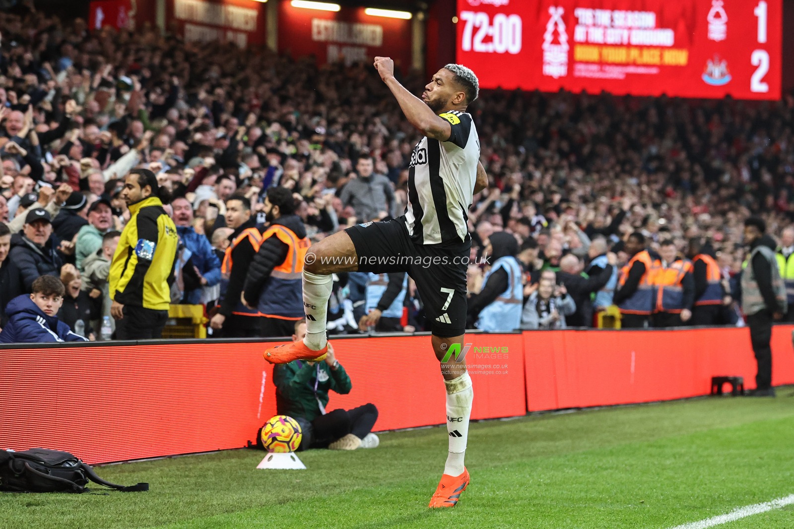 Joelinton of Newcastle celebrates his goal to make it 1-2 during the Premier League match Nottingham Forest vs Newcastle United at City Ground, Nottingham, United Kingdom, 10th November 2024

(Photo by Alfie Cosgrove/News Images)