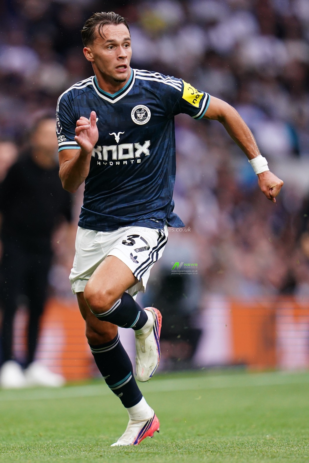 Amar Dedic of Newcastle United during the Premier League match Tottenham Hotspur vs Newcastle Untied at Tottenham Hotspur Stadium, London, United Kingdom on 29 August 2026

(Photo by Harvey Murphy/News Images)