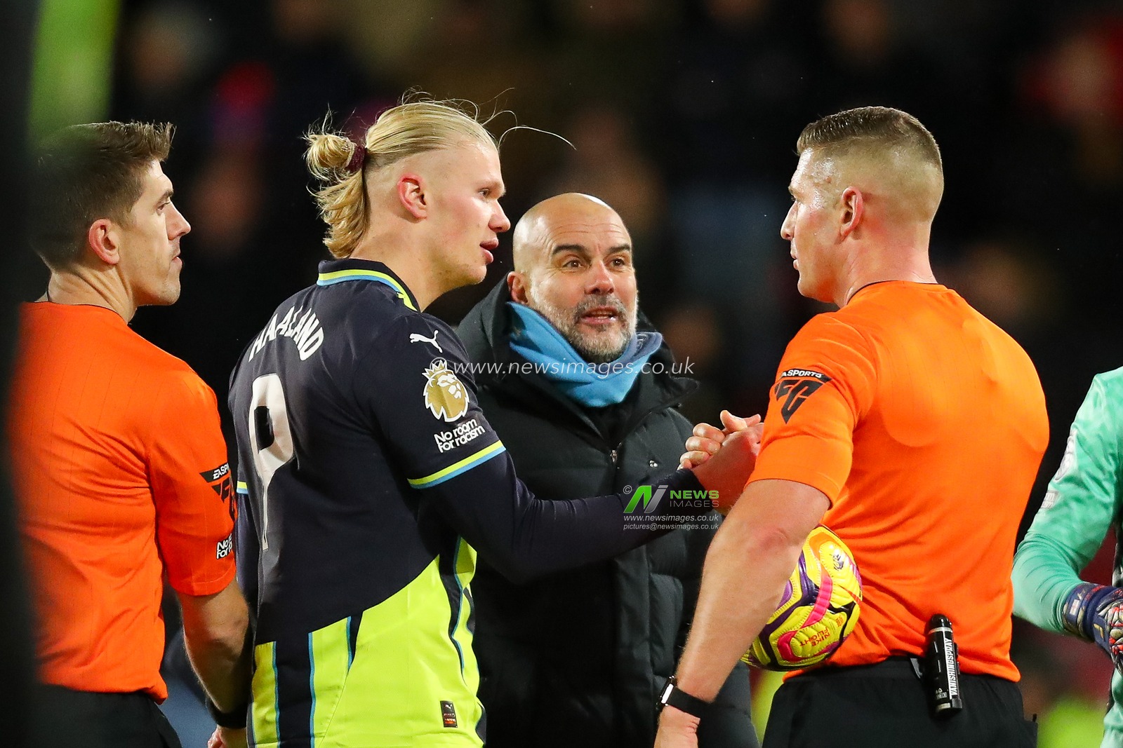 Pep Guardiola of Manchester City speaks to Referee Robert Jones after the teams draw following the Premier League match Crystal Palace vs Manchester City at Selhurst Park, London, United Kingdom, 7th December 2024

(Photo by Izzy Poles/News Images)