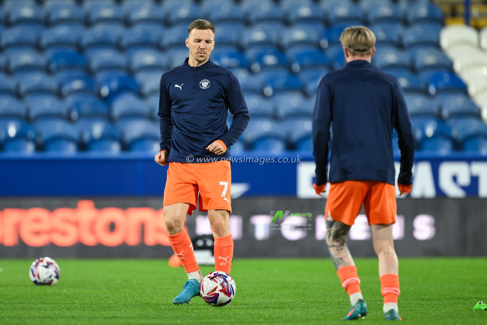 Lee Evans of Blackpool during the pre-game warmup ahead of the Sky Bet League 1 match Huddersfield Town vs Blackpool at John Smith's Stadium, Huddersfield, United Kingdom, 24th September 2024

(Photo by Craig Thomas/News Images)
