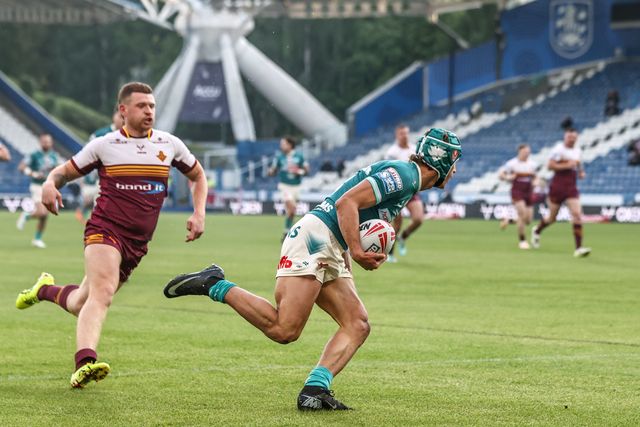 Harry Robertson of St Helens goes over for a try during the Betfred Super League round 11 match Huddersfield Giants vs St Helens at Accu Stadium, Huddersfield, United Kingdom on 14 May 2026

(Photo by Alfie Cosgrove/News Images)