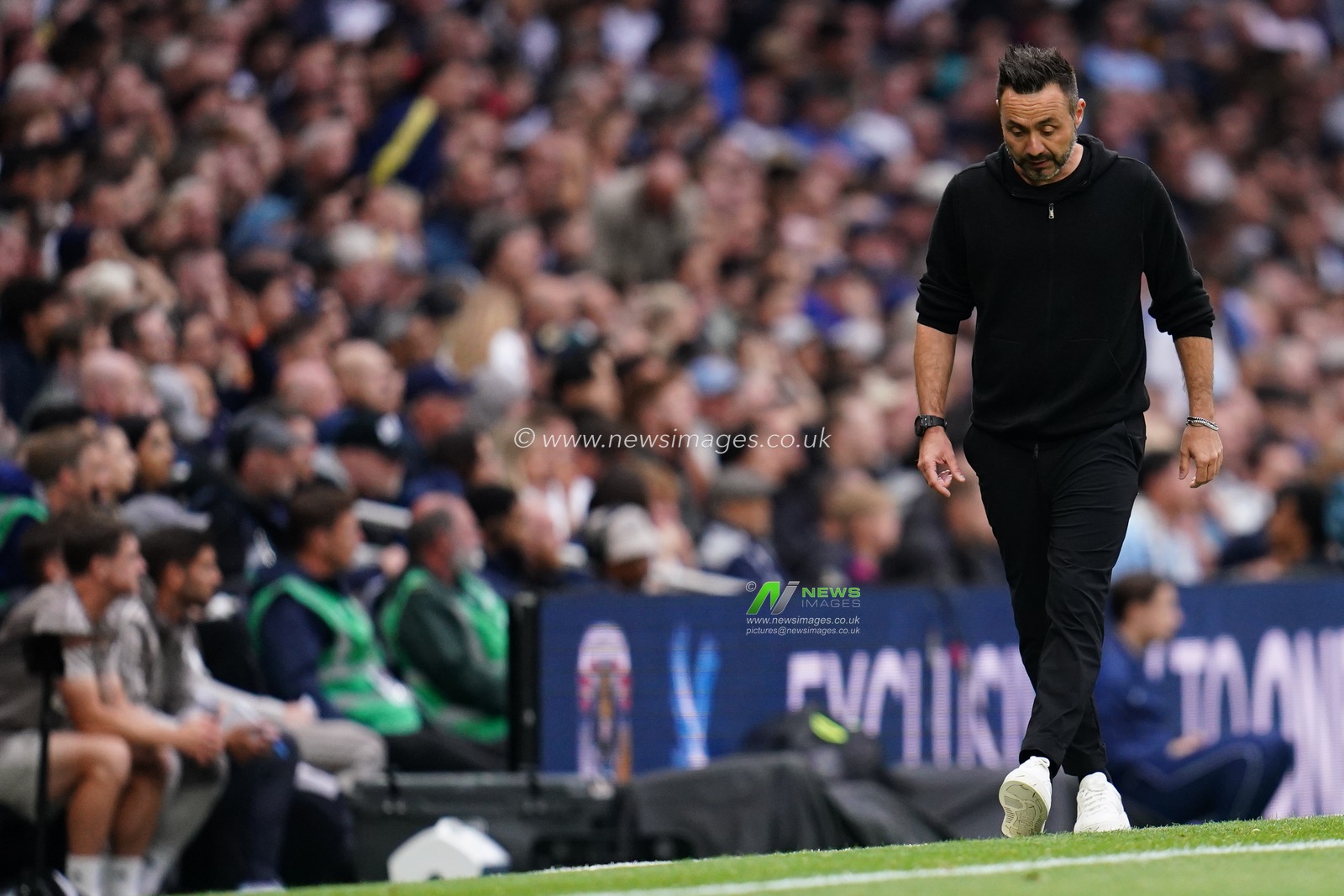 Roberto De Zerbi manager of Tottenham Hotspur during the Premier League match Tottenham Hotspur vs Newcastle Untied at Tottenham Hotspur Stadium, London, United Kingdom on 29 August 2026

(Photo by Harvey Murphy/News Images)