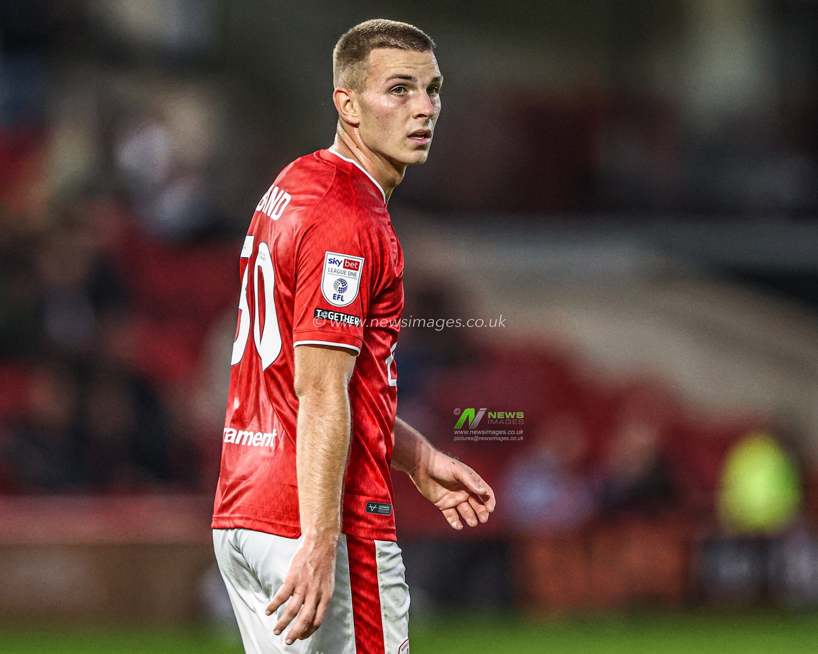 Jonathan Bland of Barnsley during the Sky Bet League One match Barnsley vs Blackpool at Oakwell, Barnsley, United Kingdom on 02 September 2026

(Photo by Alfie Cosgrove/News Images)