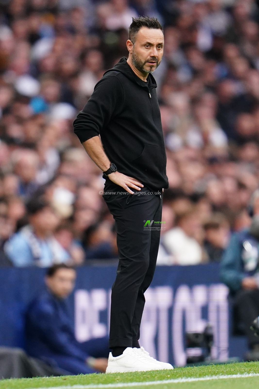 Roberto De Zerbi manager of Tottenham Hotspur during the Premier League match Tottenham Hotspur vs Newcastle Untied at Tottenham Hotspur Stadium, London, United Kingdom on 29 August 2026

(Photo by Harvey Murphy/News Images)