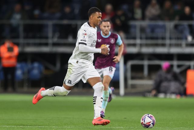 Morgan Whittaker of Plymouth Argyle breaks with the ball during the Sky Bet Championship match Burnley vs Plymouth Argyle at Turf Moor, Burnley, United Kingdom, 1st October 2024

(Photo by Alfie Cosgrove/News Images)